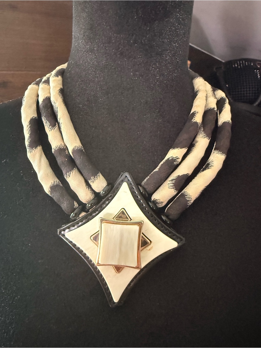 Giorgio Armani Vintage Signed Statement Necklace Wearable Art - Picture 3 of 9